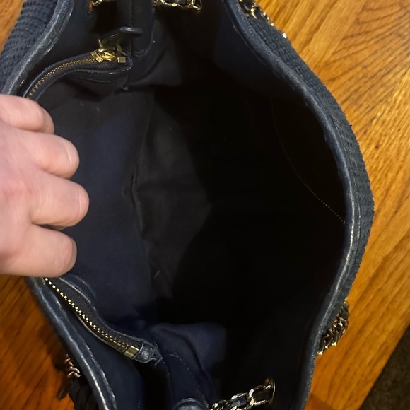 Tory Burch navy blue Fleming, convertible Woven shoulder bag EUC - Picture 6 of 10